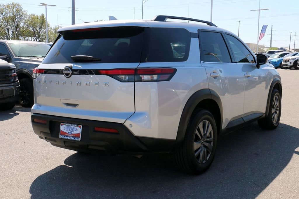 Used 2025 Nissan Pathfinder SV image 5