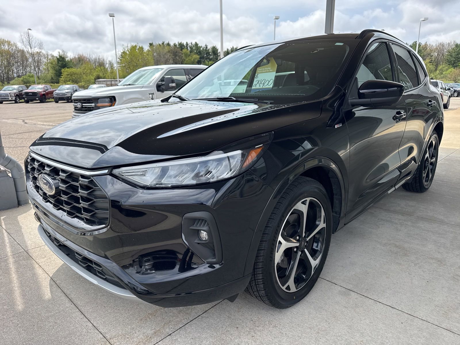Certified 2023 Ford Escape ST-Line Select w/ Tech Pack #2 AWD/4WD image 3