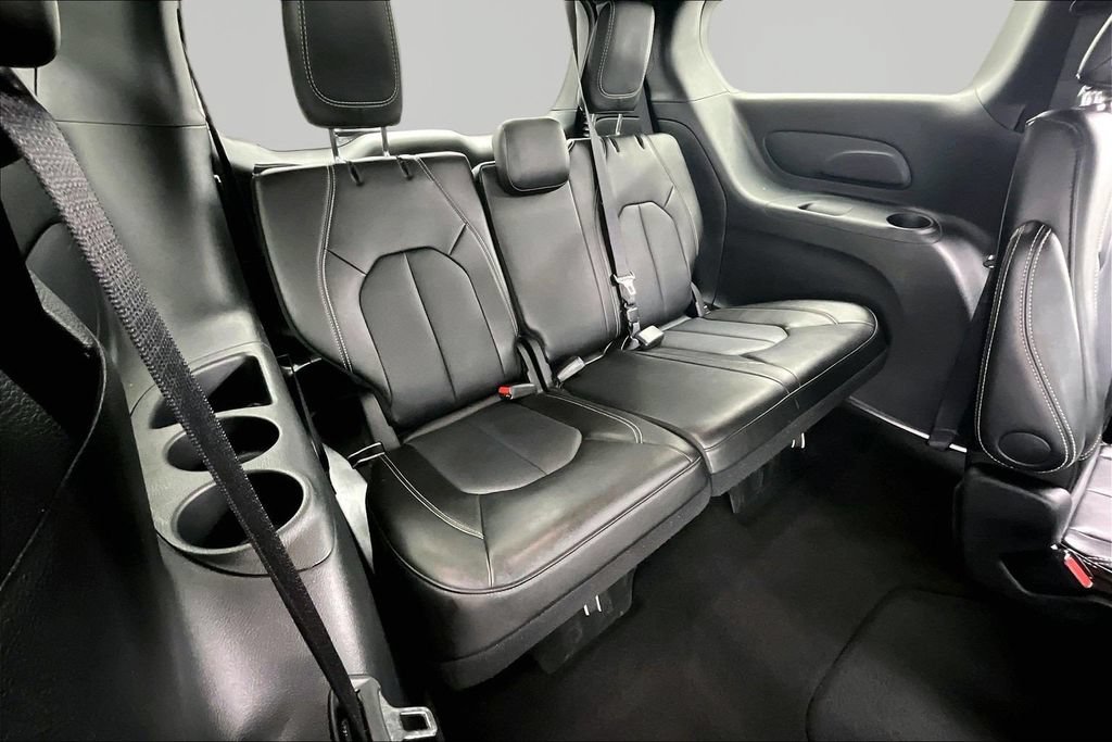 Used 2025 Chrysler Pacifica Select FWD image 28