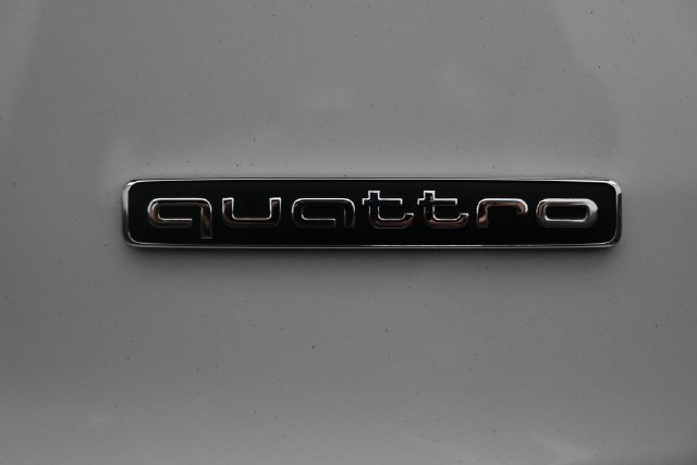 Used 2025 Audi Q5 2.0T Premium Plus w/ Premium Plus Package AWD/4WD image 11