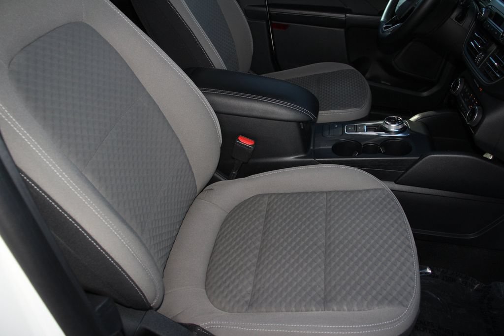 Certified 2022 Ford Escape SE w/ SE Sport Appearance Package FWD image 28