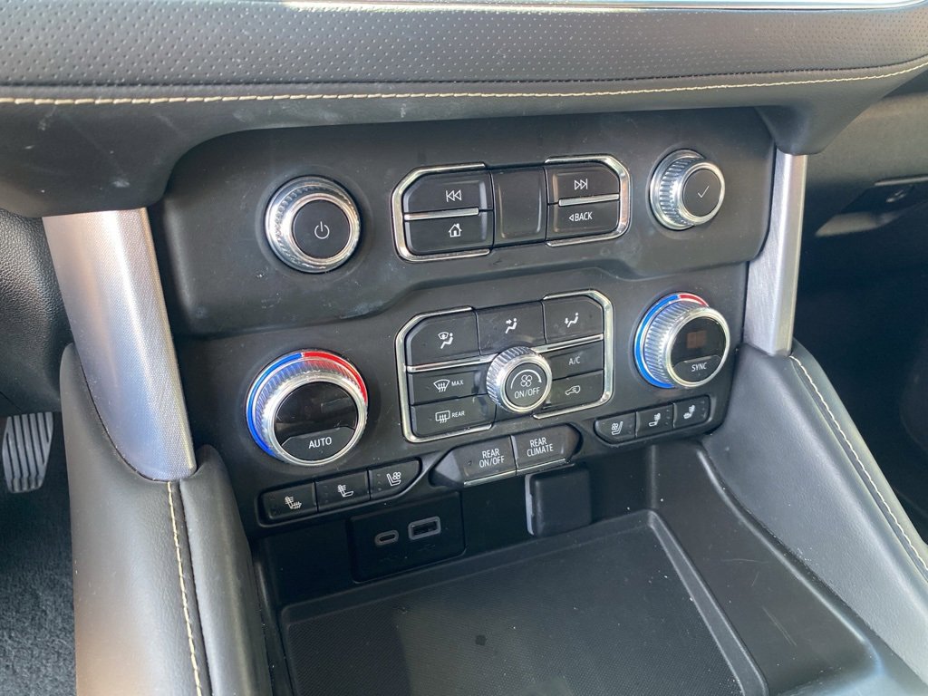Used 2024 GMC Yukon SLT w/ SLT Luxury Package image 42