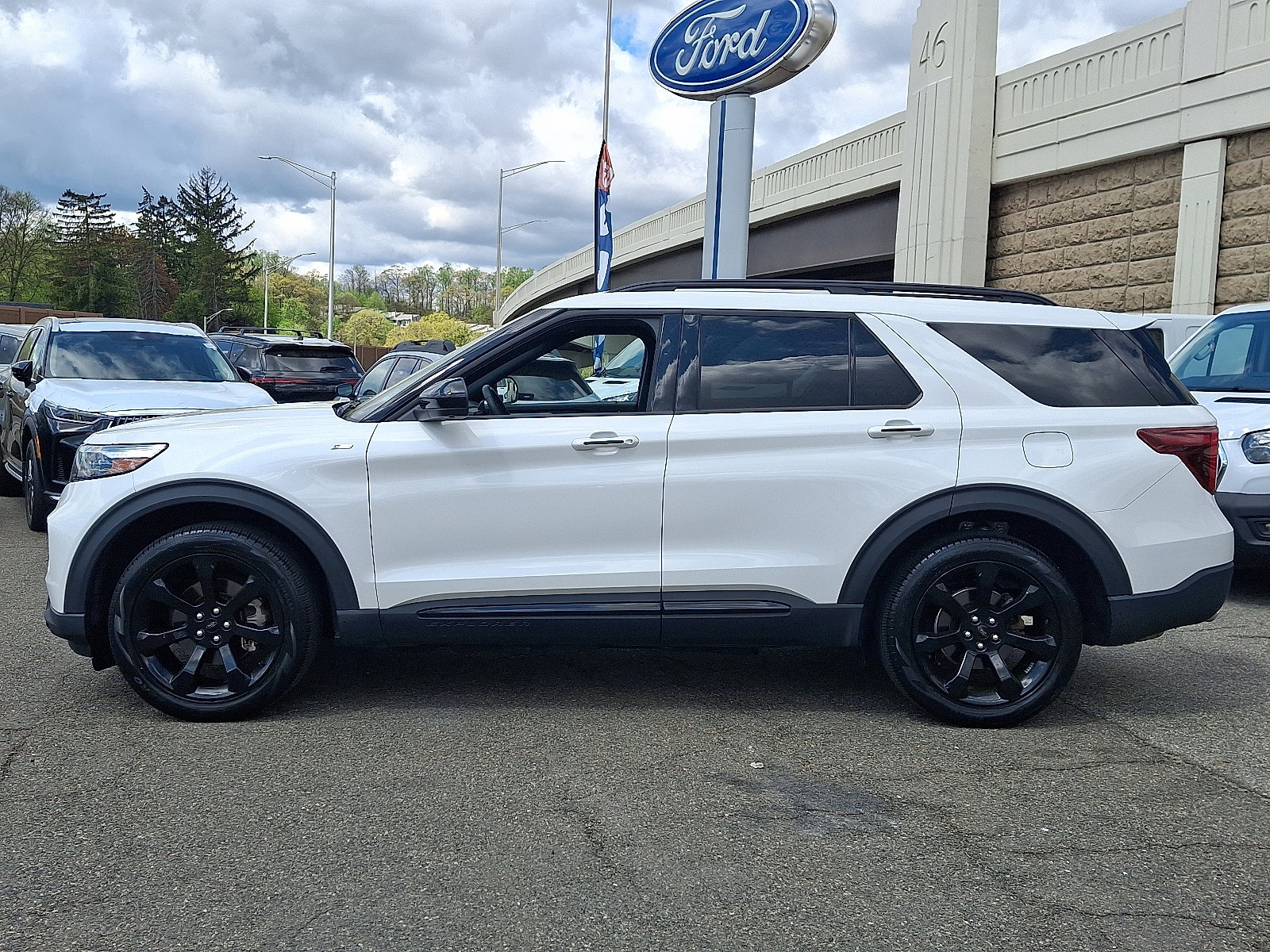 Certified 2023 Ford Explorer ST-Line AWD/4WD image 7