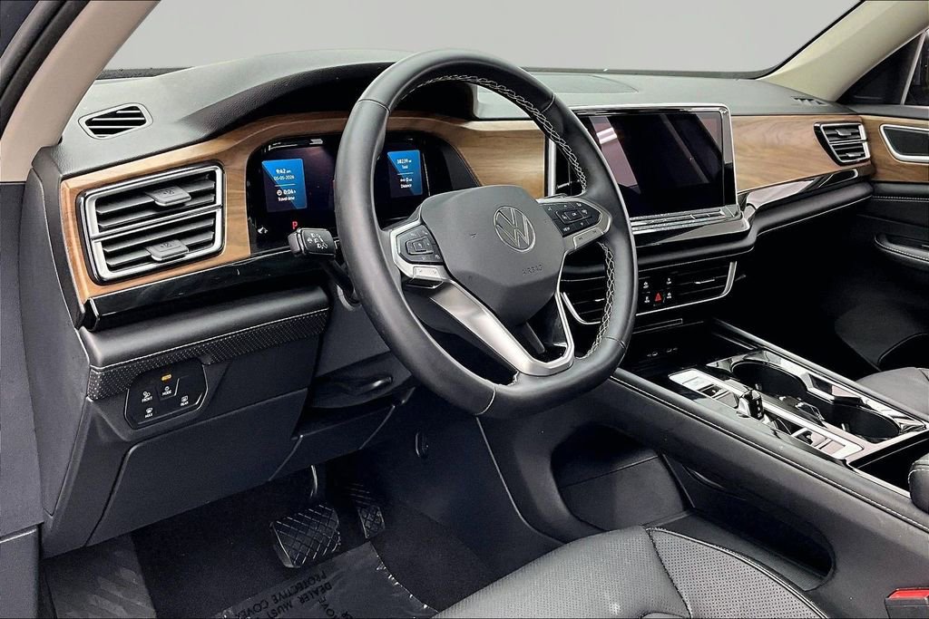 Used 2025 Volkswagen Atlas SE FWD image 14