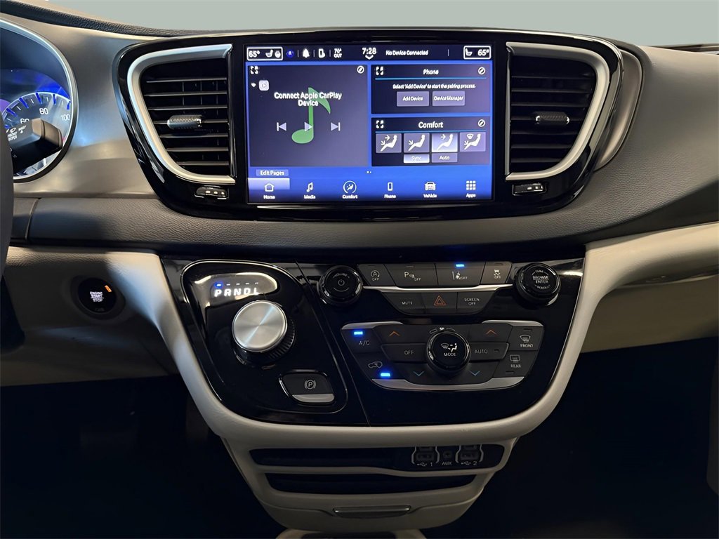 Used 2023 Chrysler Pacifica Touring-L image 19