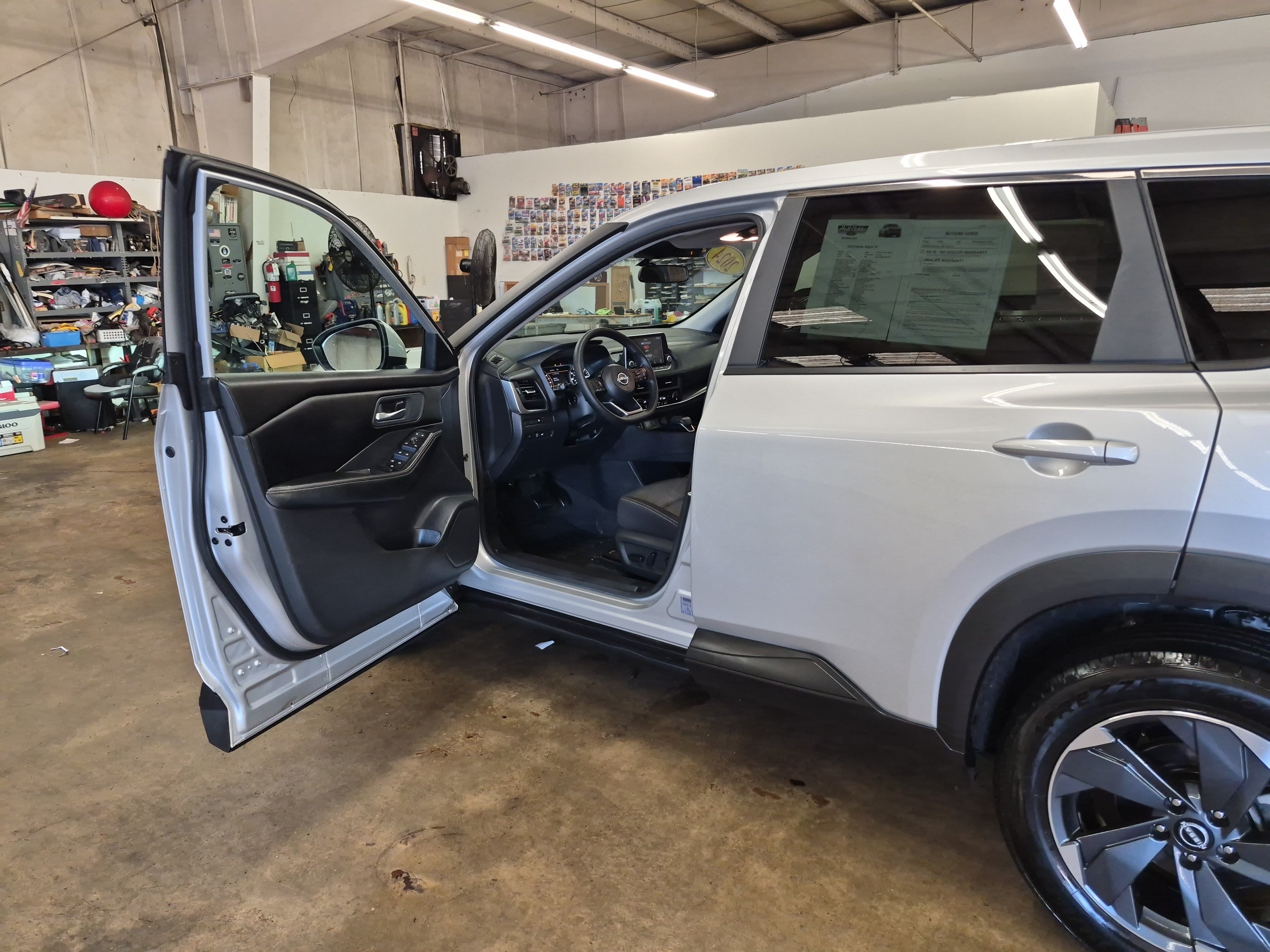 Used 2024 Nissan Rogue SV AWD/4WD image 9