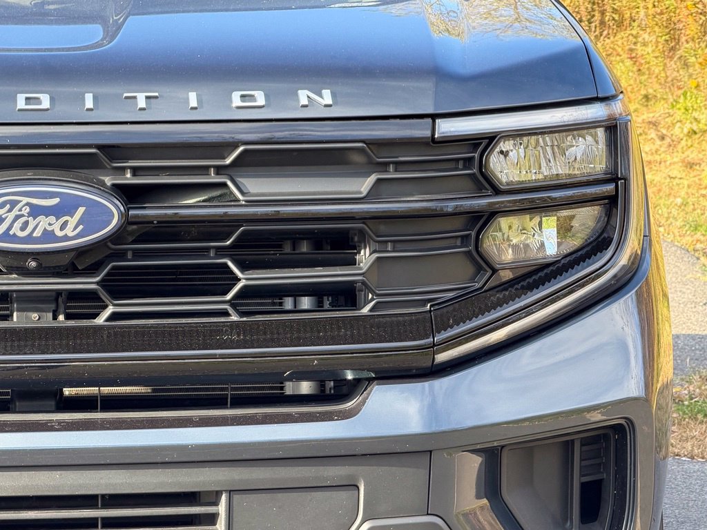 Certified 2025 Ford Expedition Active AWD/4WD image 2