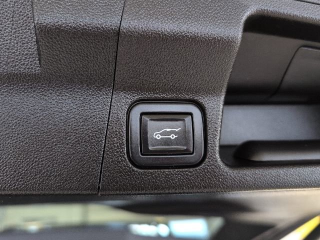 Used 2022 GMC Acadia AT4 image 41