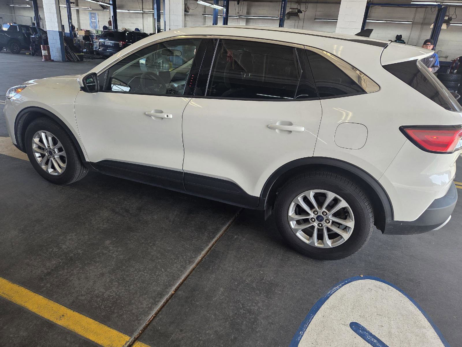 Certified 2020 Ford Escape SE image 14