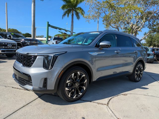 Used 2025 Kia Sorento SX image 2