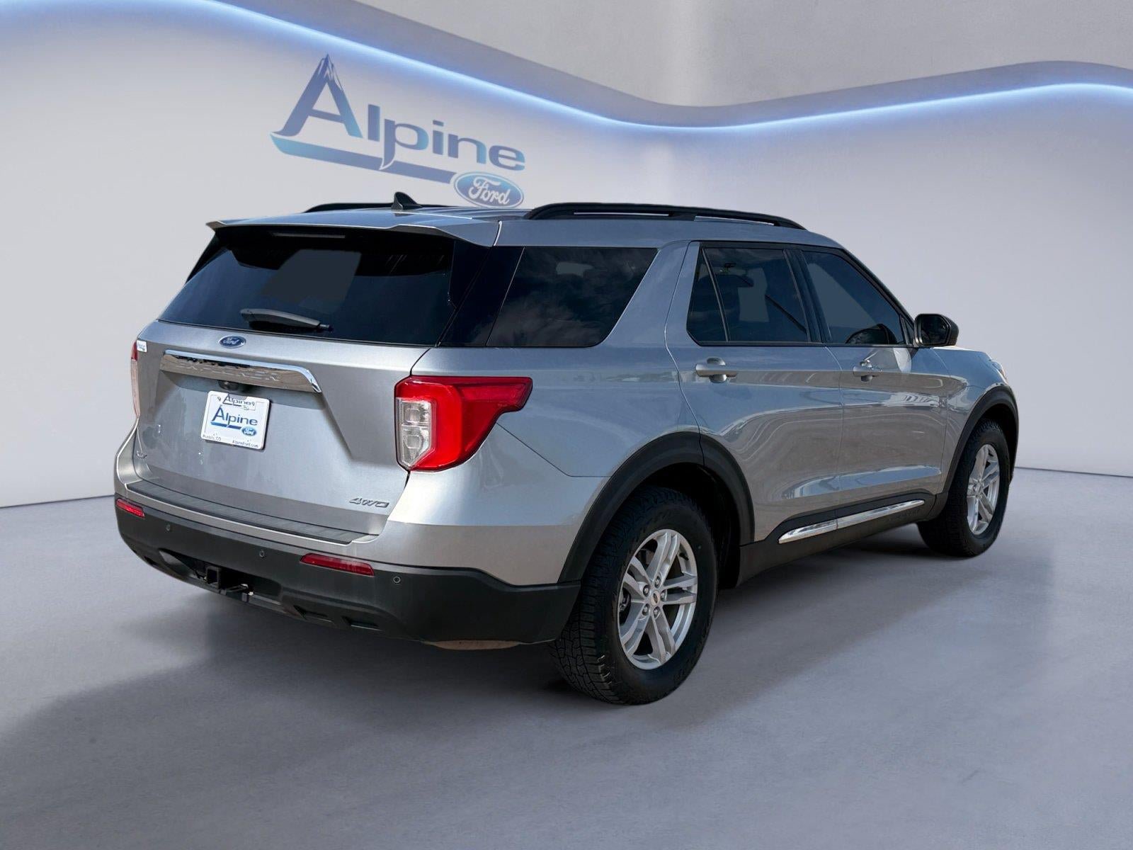 Certified 2024 Ford Explorer XLT w/ Class IV Trailer Tow Package AWD/4WD image 5