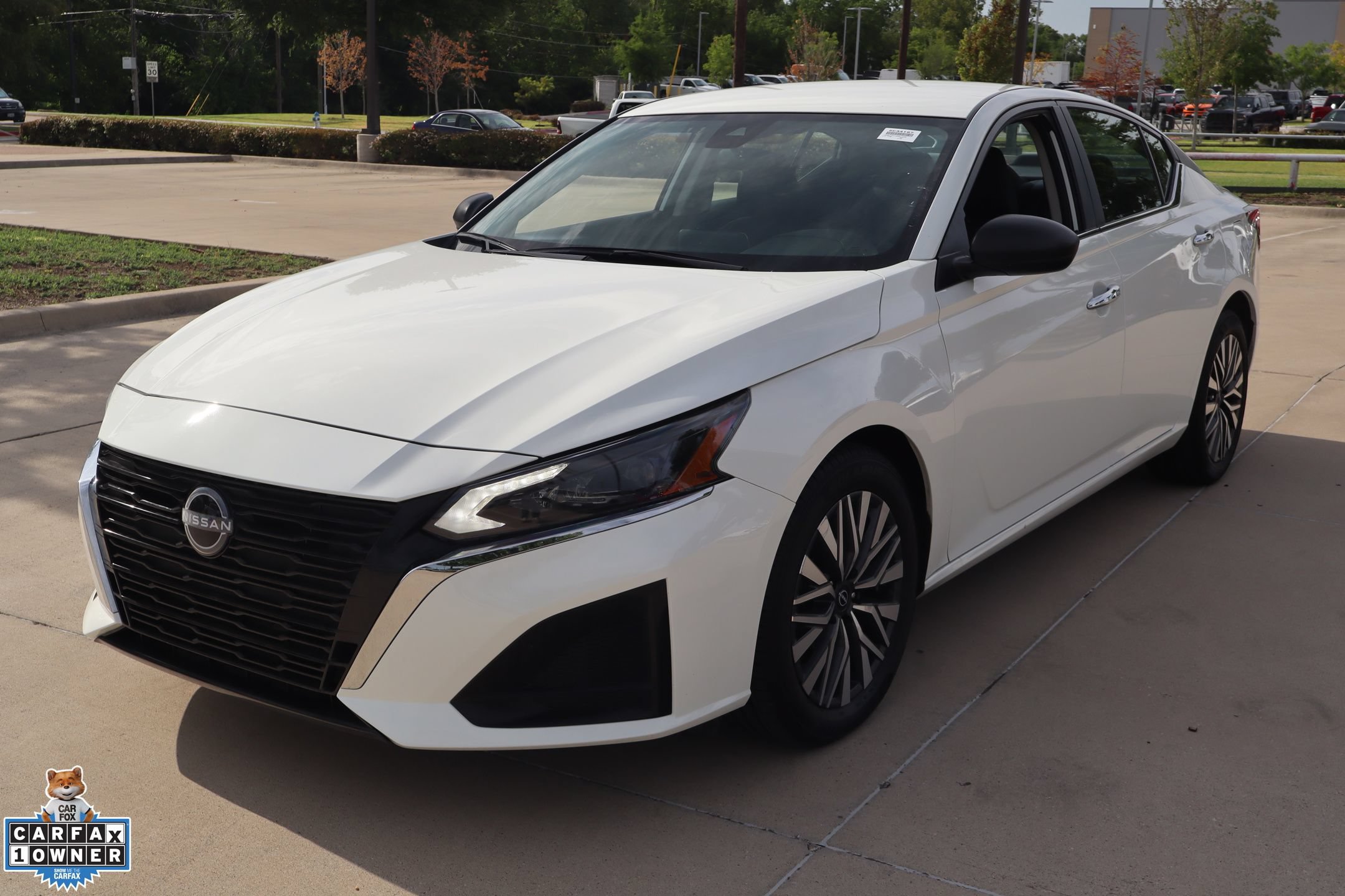 Used 2025 Nissan Altima 2.5 SV FWD image 8