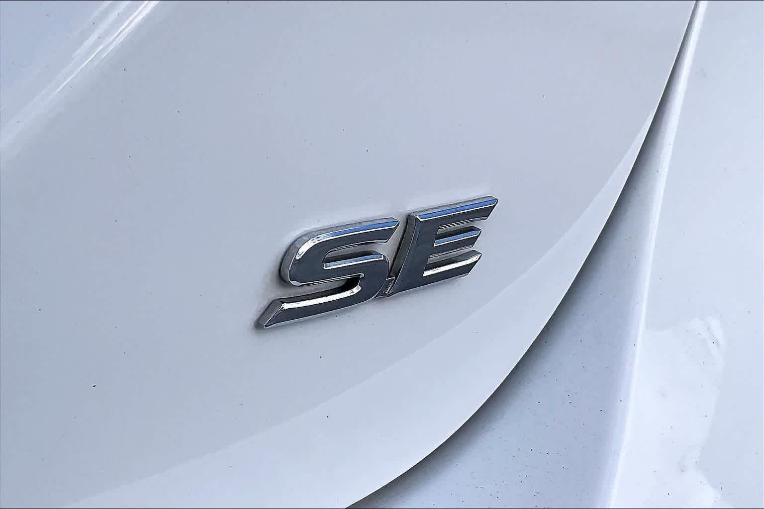 Used 2022 Toyota Camry SE FWD image 7