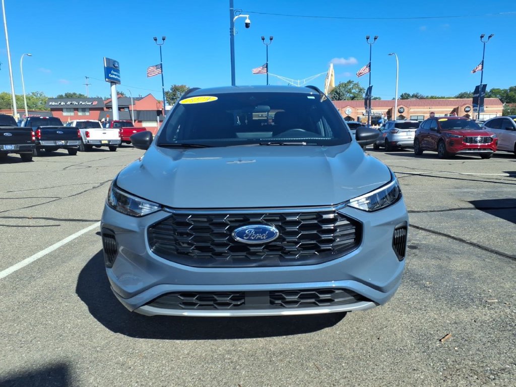 Certified 2024 Ford Escape ST-Line w/ Tech Pack #1 AWD/4WD image 3