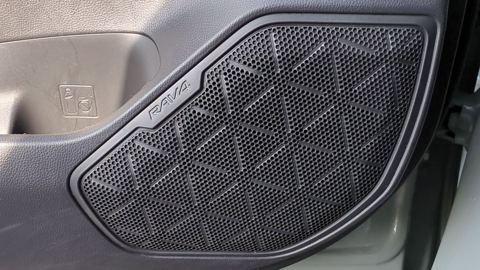 Used 2023 Toyota RAV4 XLE image 33