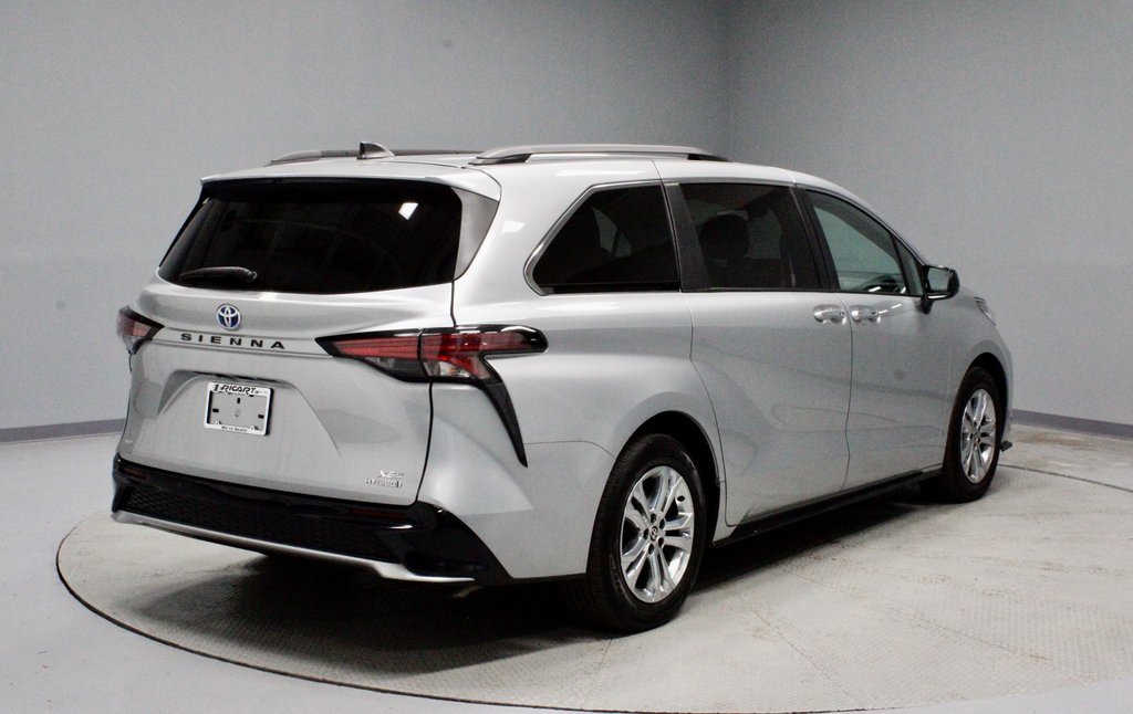 Used 2022 Toyota Sienna XSE image 12