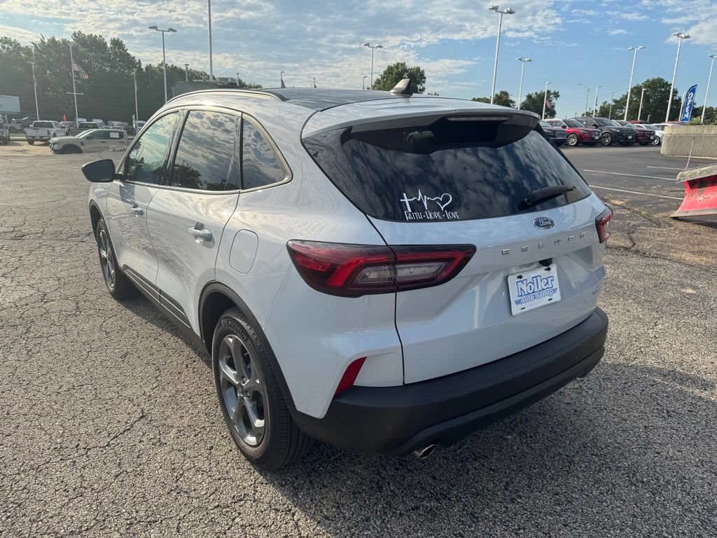 Certified 2025 Ford Escape ST-Line w/ Tech Pack #1 AWD/4WD image 5