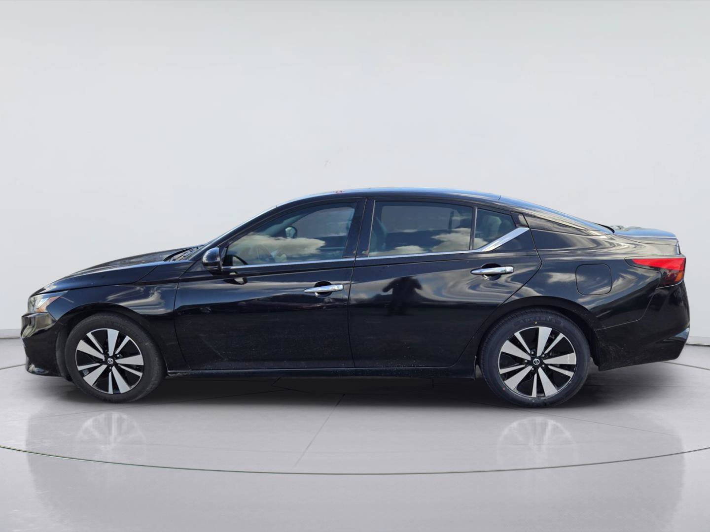 Used 2019 Nissan Altima 2.5 SL FWD image 5