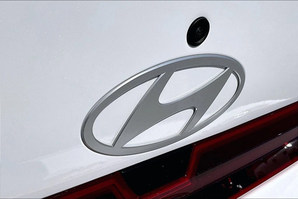 Used 2024 Hyundai Elantra SE image 10