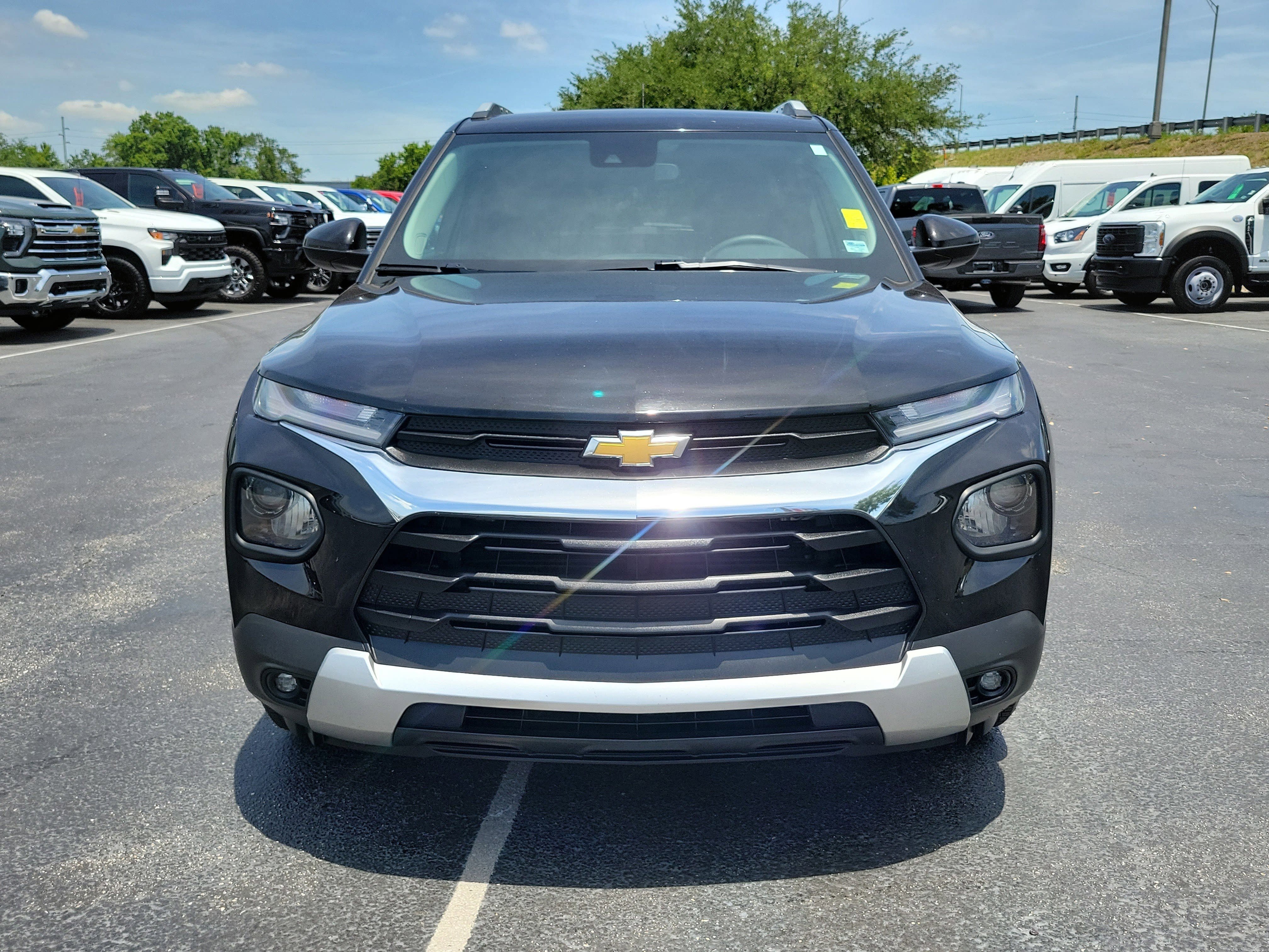 Used 2023 Chevrolet TrailBlazer LT FWD image 2