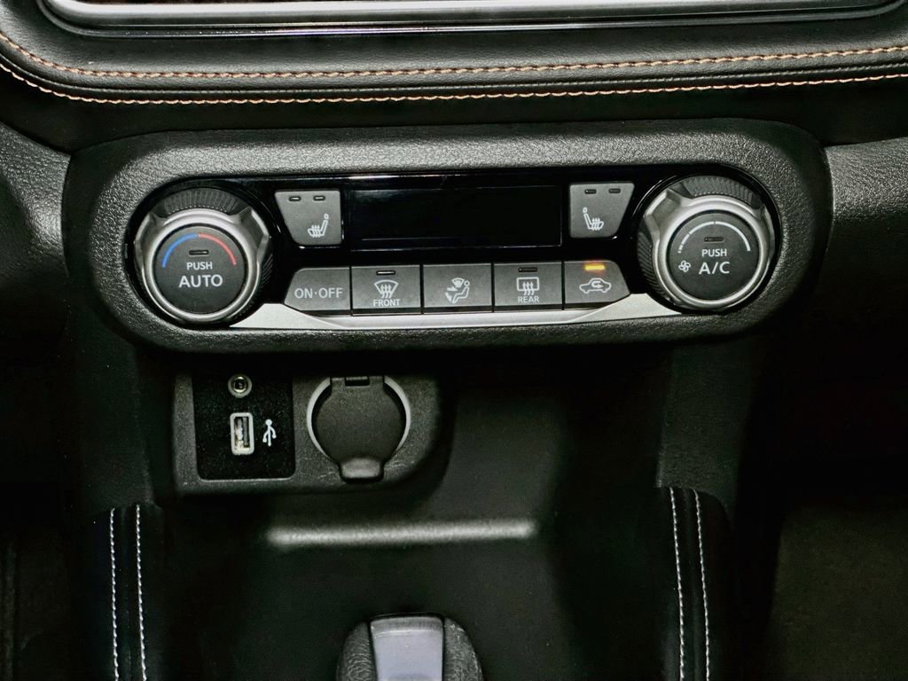 Used 2020 Nissan Kicks SR w/ SR Premium Package FWD image 16