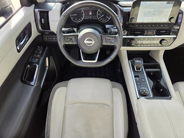 Used 2023 Nissan Pathfinder SL image 14