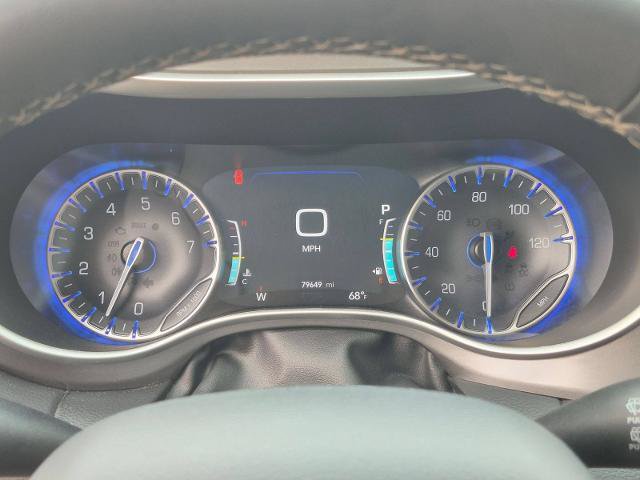 Used 2023 Chrysler Pacifica Touring-L FWD image 17