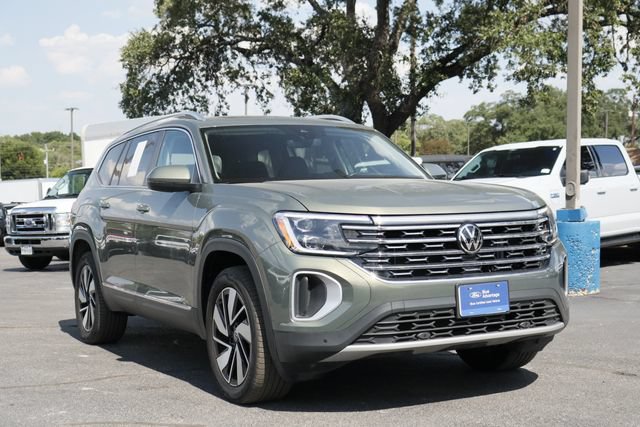 Used 2025 Volkswagen Atlas SEL AWD/4WD image 7