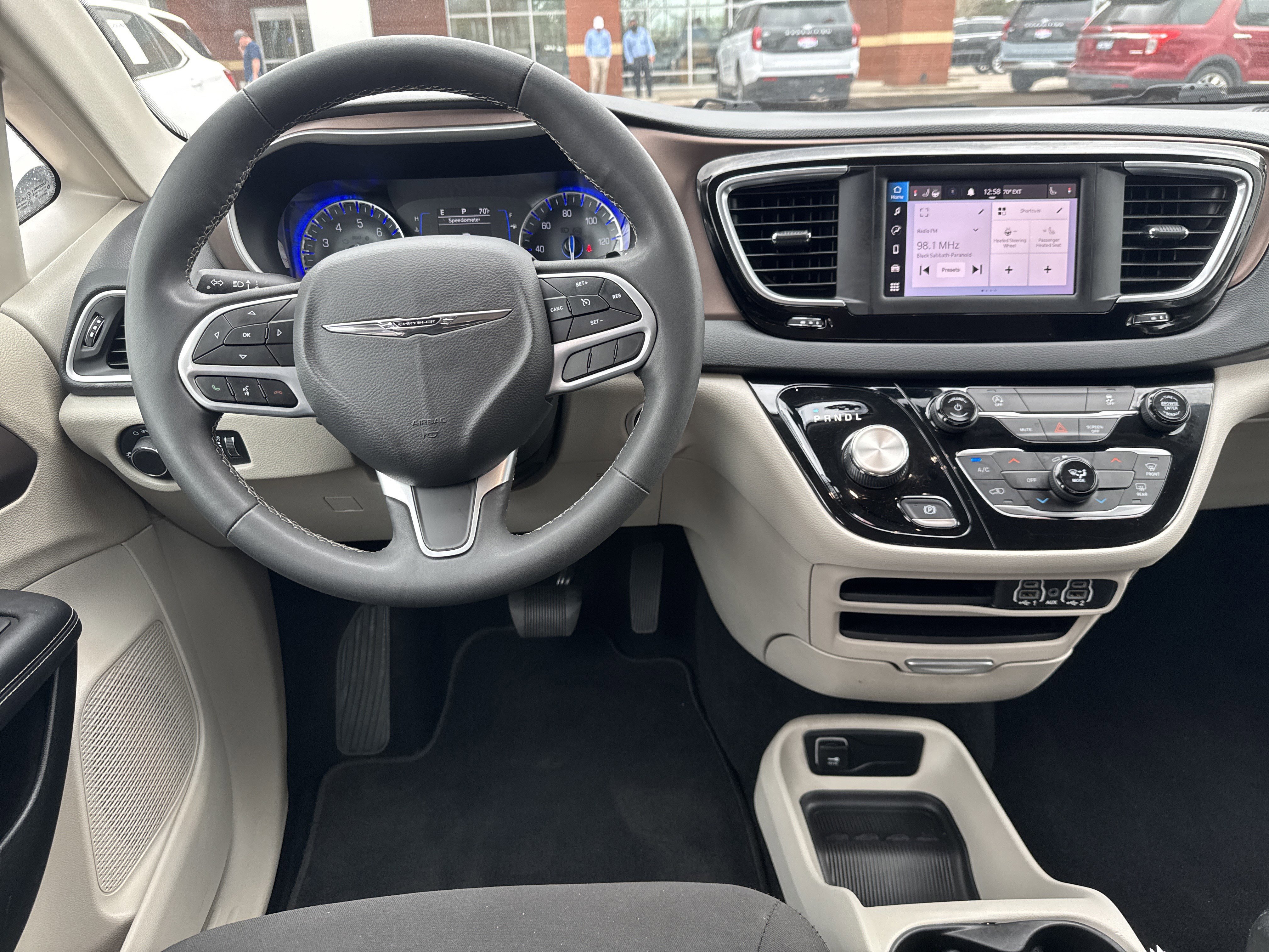 Used 2023 Chrysler Voyager LX image 12