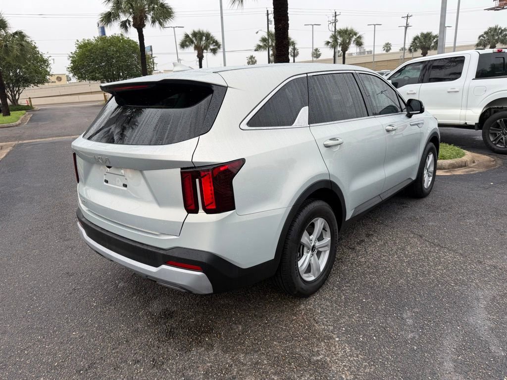 Used 2026 Kia Sorento LX FWD image 6