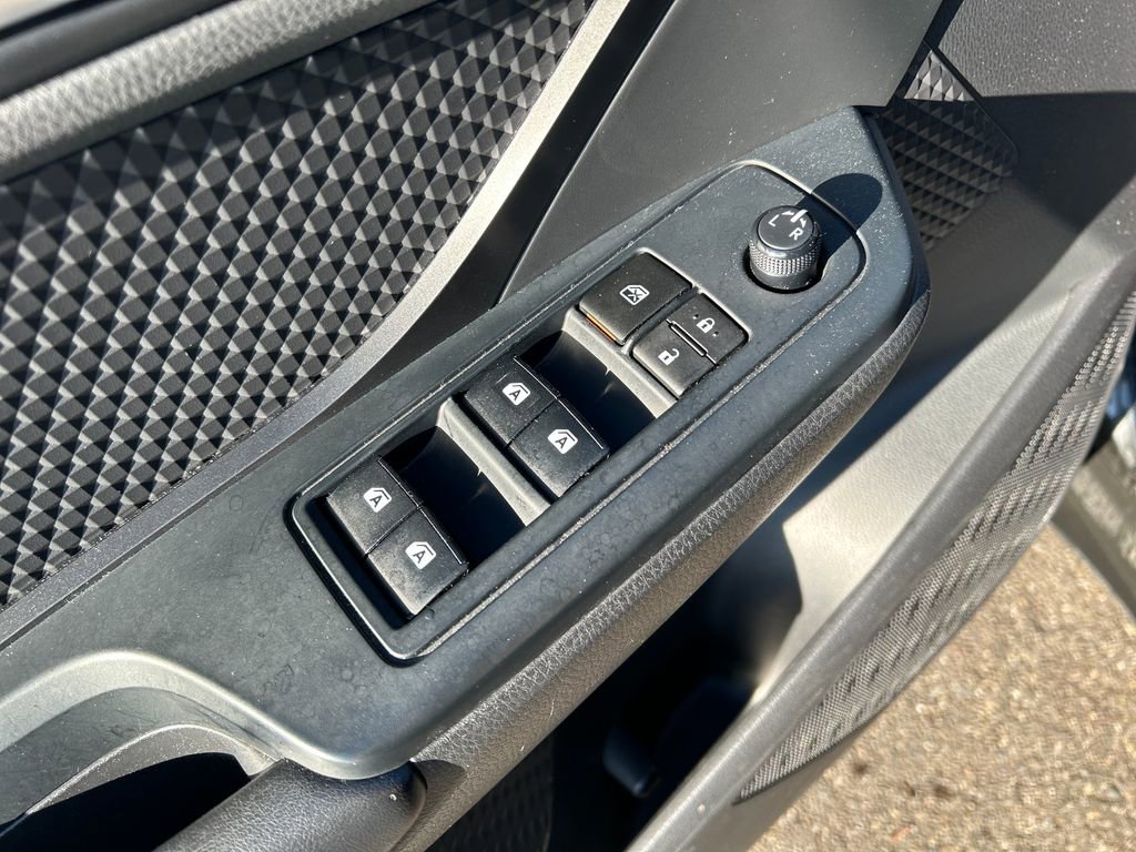 Used 2019 Toyota C-HR LE FWD image 19