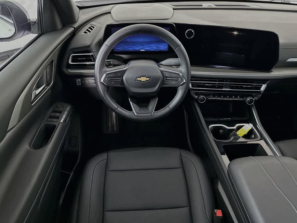 Used 2025 Chevrolet Traverse LT w/ Driver Confidence Package FWD image 10