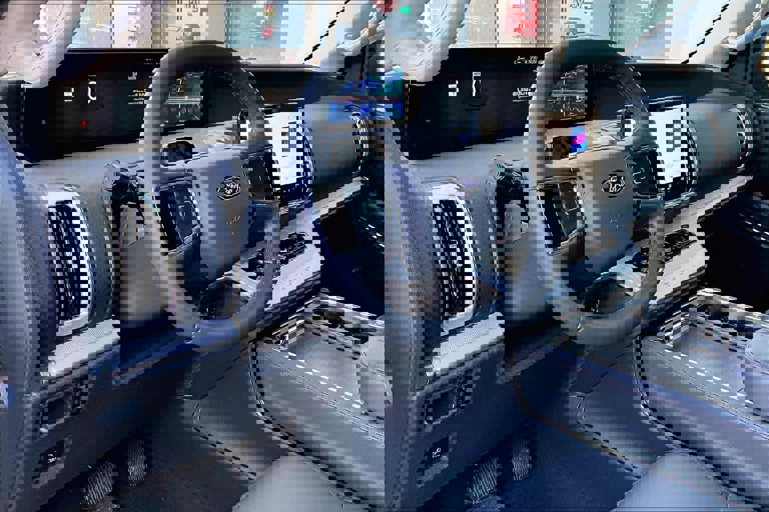 Certified 2025 Ford Expedition Active image 17