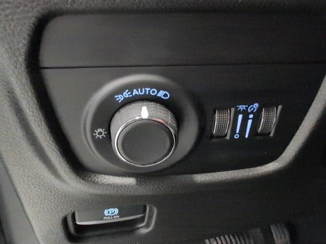 Used 2023 Jeep Grand Cherokee Laredo AWD/4WD image 15