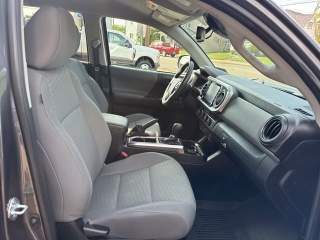 Used 2023 Toyota Tacoma SR5 AWD/4WD image 30