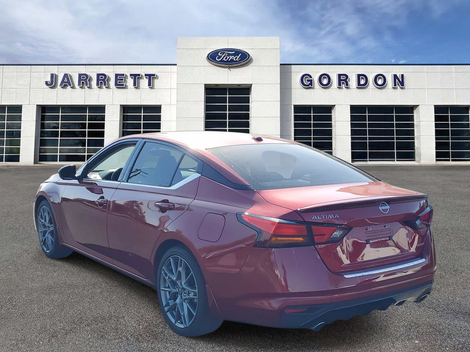 Used 2023 Nissan Altima 2.0 SR image 2