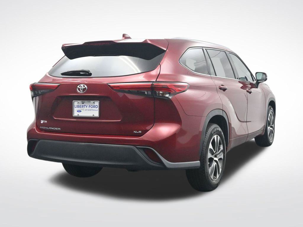 Used 2021 Toyota Highlander XLE FWD image 7