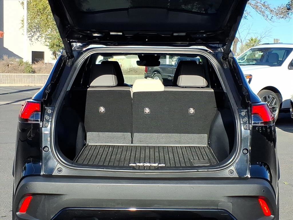 Used 2023 Toyota Corolla Cross XLE image 16