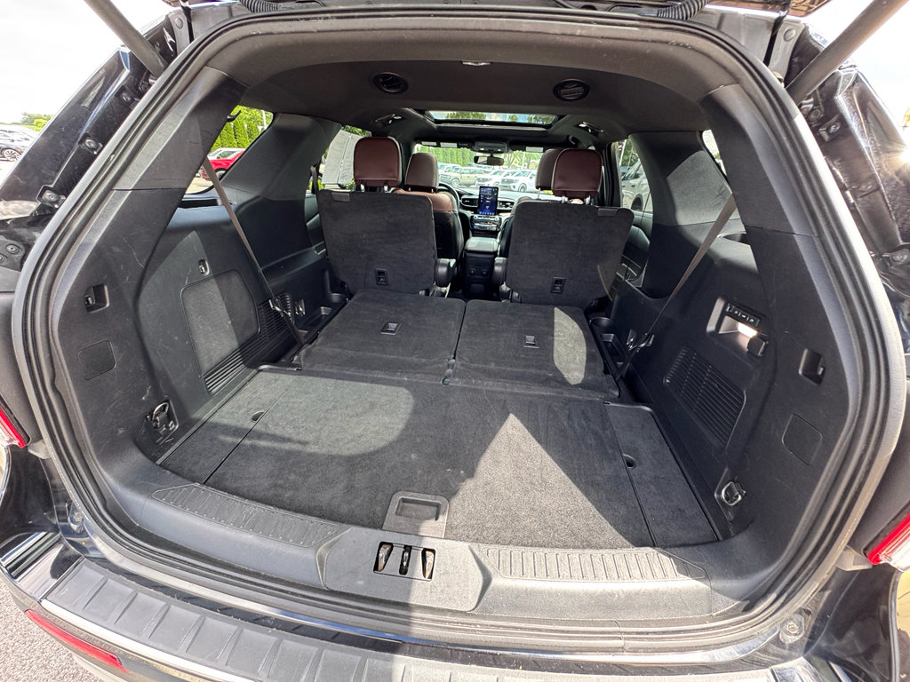 Certified 2022 Ford Explorer Platinum w/ Equipment Group 601A AWD/4WD image 25
