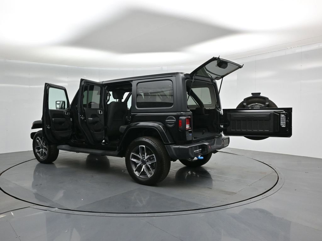 Used 2024 Jeep Wrangler Unlimited image 52
