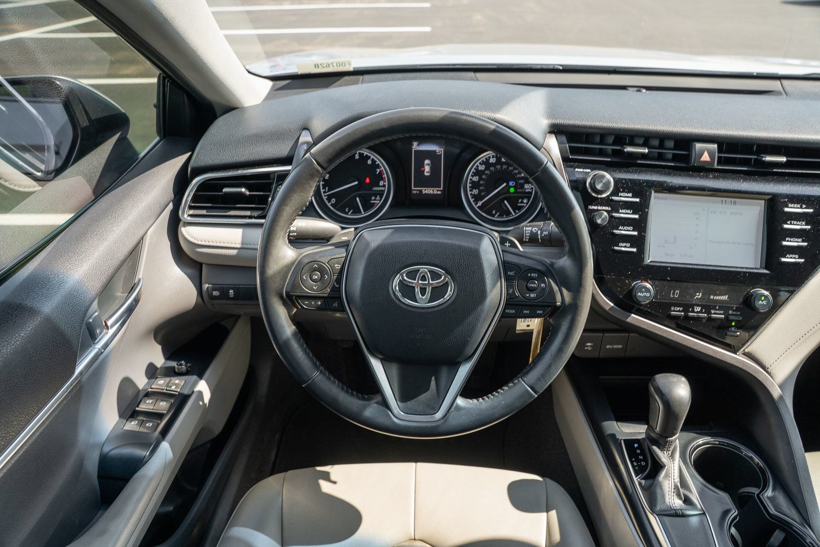 Used 2018 Toyota Camry SE FWD image 23