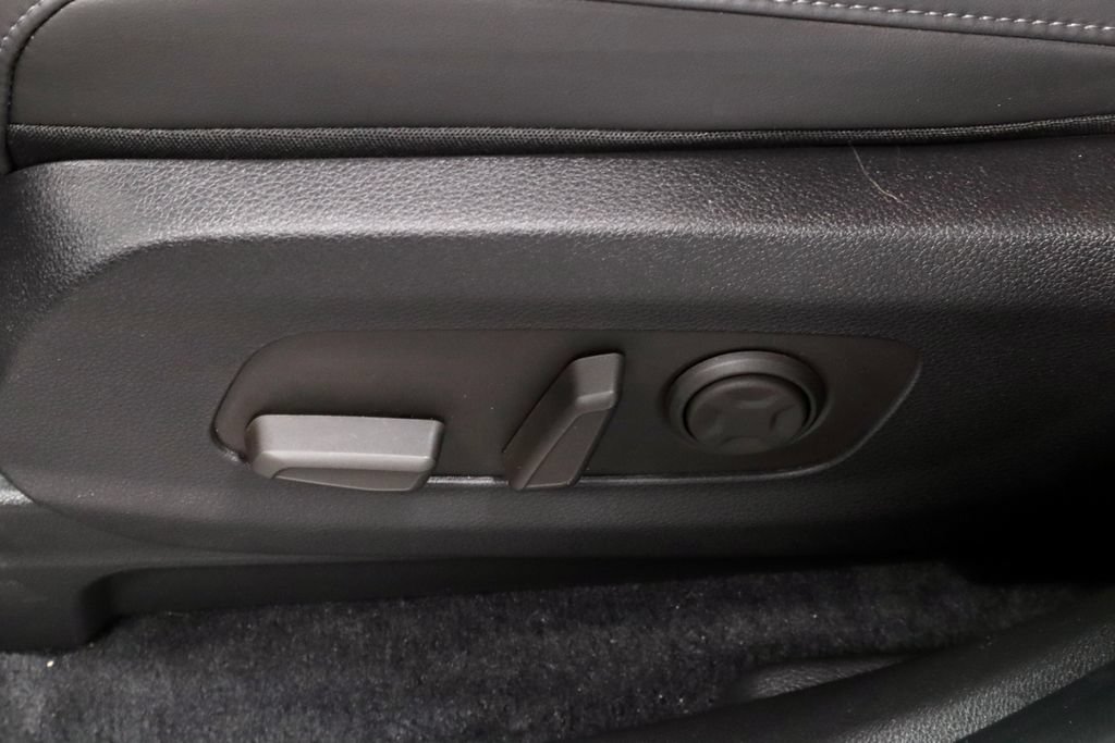 Used 2026 Kia Carnival SX w/ SX Dark Edition Package FWD image 26
