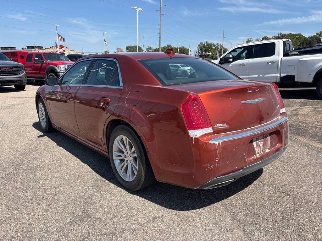 Used 2020 Chrysler 300 Touring L w/ 300 Premium Group RWD image 5