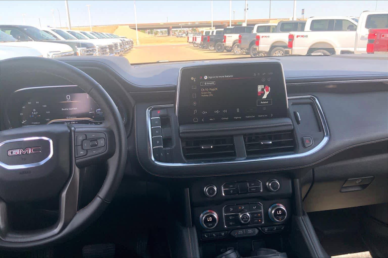 Used 2024 GMC Yukon XL AT4 w/ AT4 Premium Package AWD/4WD image 7