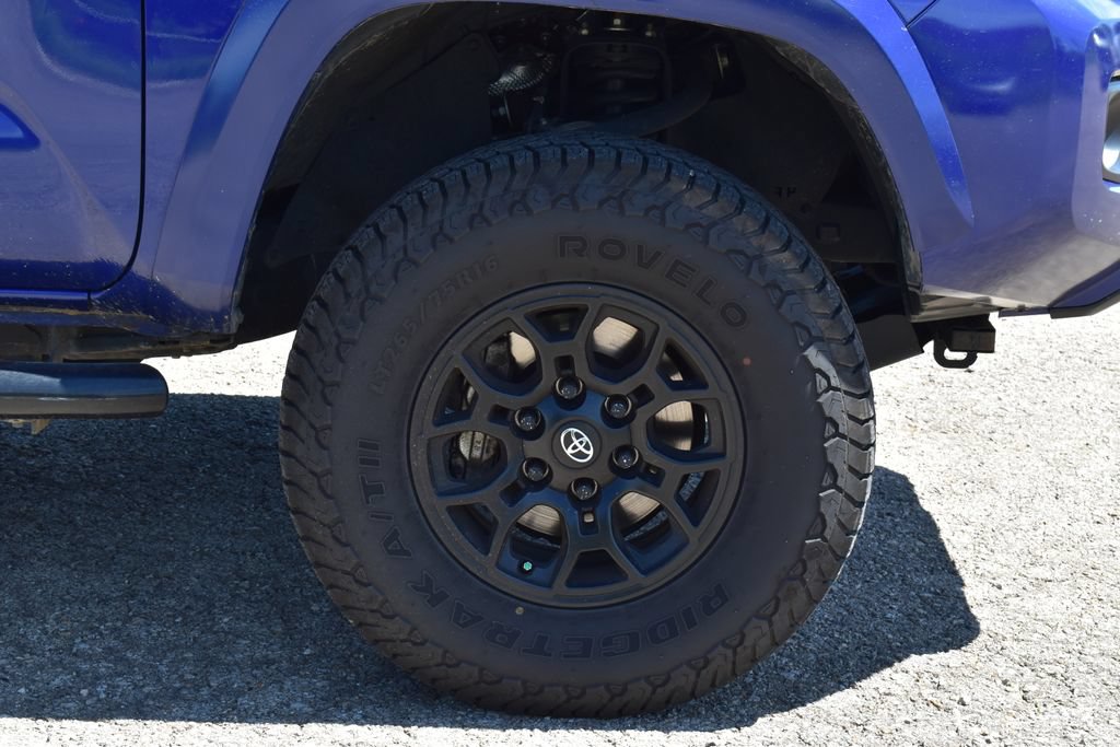 Used 2022 Toyota Tacoma SR5 AWD/4WD image 4