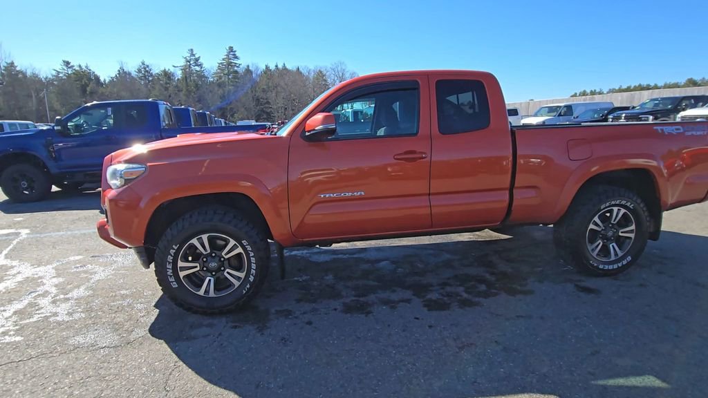 Used 2017 Toyota Tacoma TRD Sport w/ Tow Package (A/T) AWD/4WD image 15
