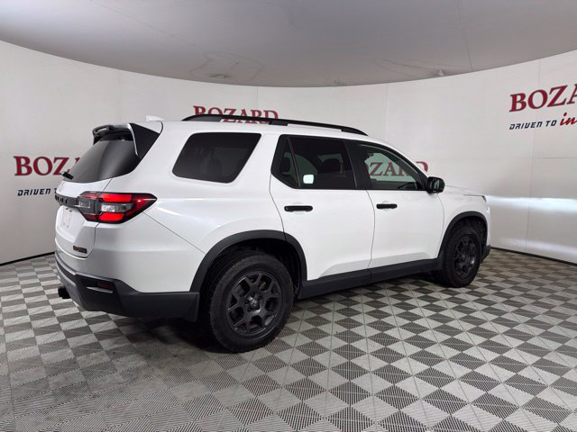 Used 2025 Honda Pilot TrailSport image 16