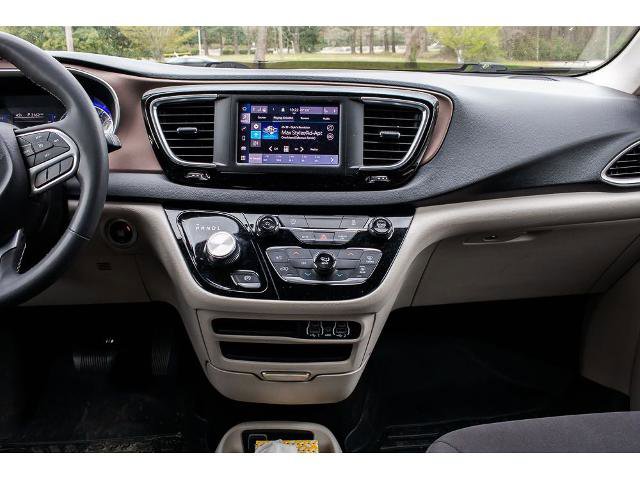 Used 2023 Chrysler Voyager LX FWD image 13