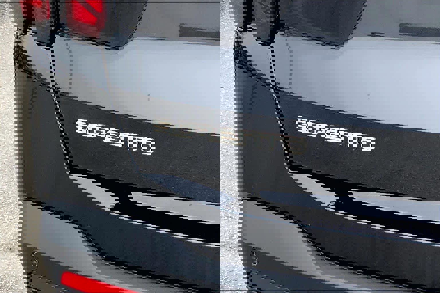 Used 2024 Kia Sorento S image 11