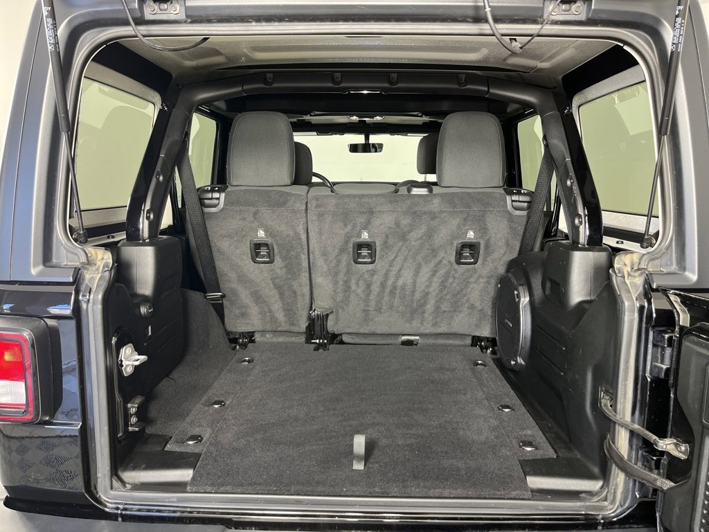 Used 2020 Jeep Wrangler Unlimited Sahara image 28